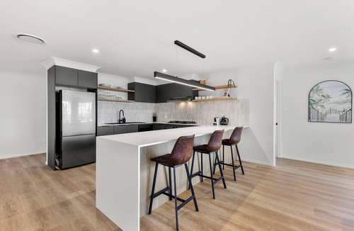 St. Georges Basin House | The Basin Cove - Sleeps 10 - Beautiful Water Views
