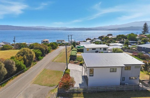 Opossum Bay House | 'The Bay Escape' Opossum Bay a beach side suburb 40 mins to city