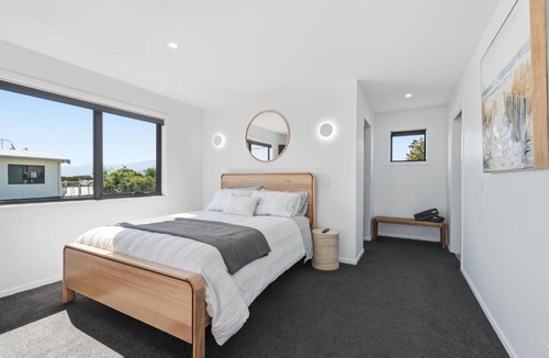 Opossum Bay House | 'The Bay Escape' Opossum Bay a beach side suburb 40 mins to city