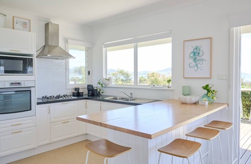 Robinson House | The Bay House - stay, relax and unwind