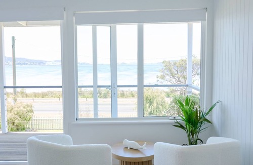 Robinson House | The Bay House - stay, relax and unwind
