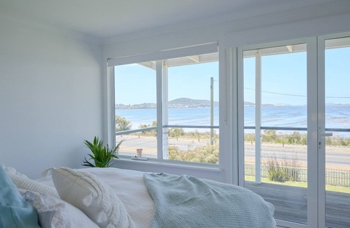 Robinson House | The Bay House - stay, relax and unwind