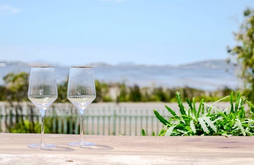Robinson House | The Bay House - stay, relax and unwind
