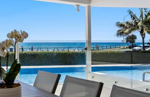 Alexandra Headland House | The Beach House at Alex