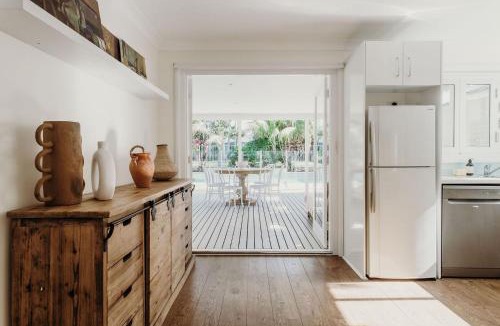 Shoal Bay House | The Beach House, 25 Tomaree Road - fantastic house with pool, linen