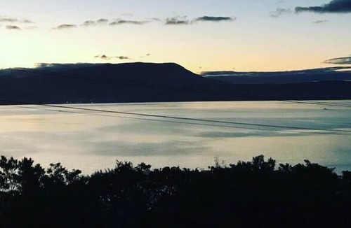 South Arm House | The Beach House Water & Mountain Views 38km to CBD