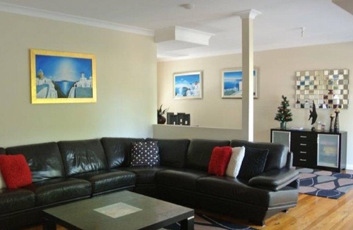 Hawks Nest House | The Beach Townhouse-Holiday Heaven PETS WELCOME!