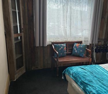 Geeveston Bed & Breakfast | The Bears