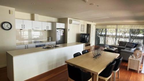 Hawks Nest House | The Best By The Beach On Bennett - Wifi