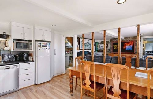 West Hobart Apartment | The Birdcage - Walk to CBD - Free Parking