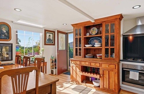 West Hobart Apartment | The Birdcage - Walk to CBD - Free Parking
