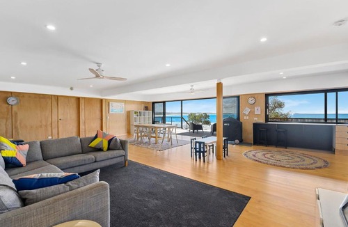 Arrawarra Headland House | The Black House