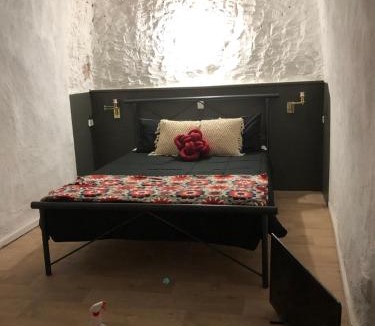Coober Pedy House | The Blacklighters Opal Retreat-Undergound