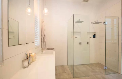 Port Melbourne Apartment | The Block -Spacious and Luxurious 4 bed Apartment