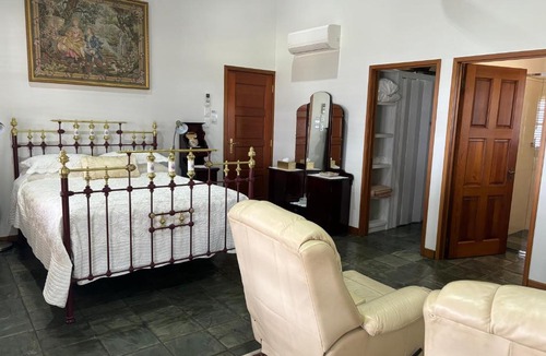 Bullcamp Bed & Breakfast | The Block Vista B&B