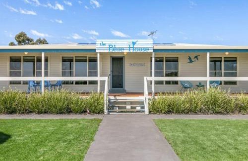 Bonney House | The Blue House on Lake Albert