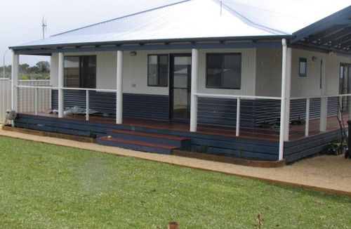 Bremer Bay House | The Blue House - spacious coastal getaway