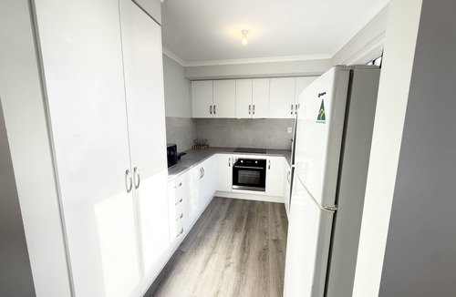 Port Victoria House | The Blue Swimmer-Lovely holiday home with distant sea views. Free Wifi!
