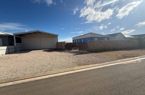 Port Victoria House | The Blue Swimmer-Lovely holiday home with distant sea views. Free Wifi!