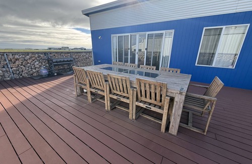 Port Victoria House | The Blue Swimmer-Lovely holiday home with distant sea views. Free Wifi!