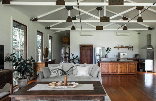 Lovedale Hotel | The Boathouses at Leaves & Fishes