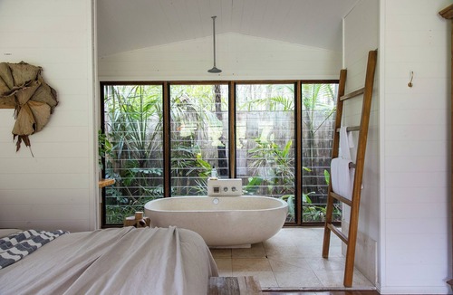 Lovedale Hotel | The Boathouses at Leaves & Fishes