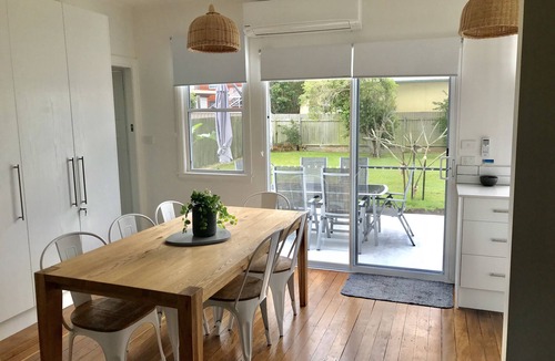 Port Macquarie House | The Boatshed.400m to Beach, 2 bathrooms, cafes, outside pets