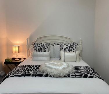 Bradbury House | The Bradburry Room -MAN ONLY