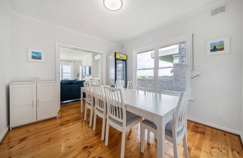 Tennyson House | The Breeze @ Tennyson: Absolute Beachfront Escape