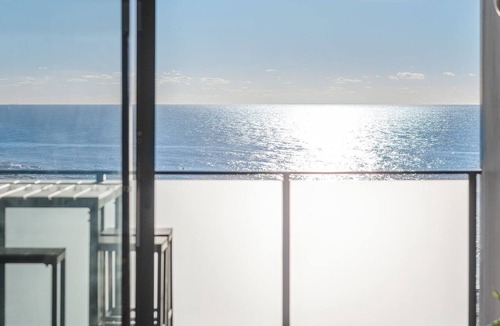 Newcastle Apartment | The Calm - one bedroom apartment overlooking Newcastle Beach