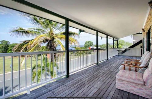 Hideaway Bay House | The Captains Retreat - Family Friendly Beach house