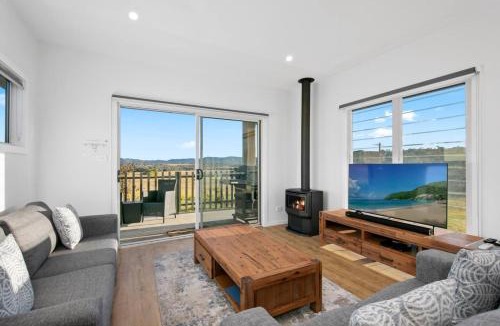 Lovedale House | The Chardonnay Villa at Molly Morgan Wines