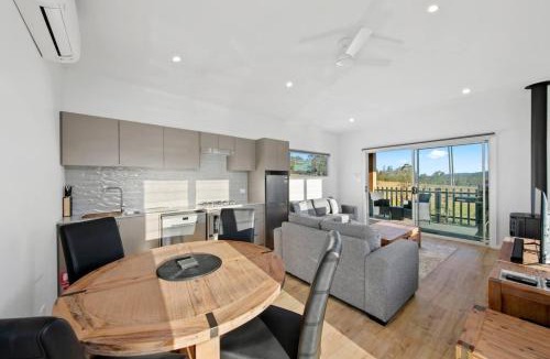 Lovedale House | The Chardonnay Villa at Molly Morgan Wines
