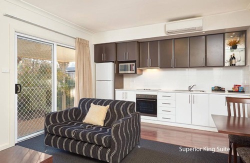 Wagga Wagga Hotel | The Charles Boutique Hotel & Dining