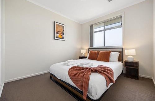 Largs North House | The Charming Living 3BR Townhouse Perfect Vacation