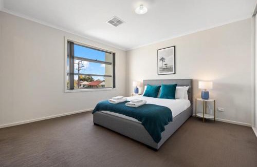 Largs North House | The Charming Living 3BR Townhouse Perfect Vacation