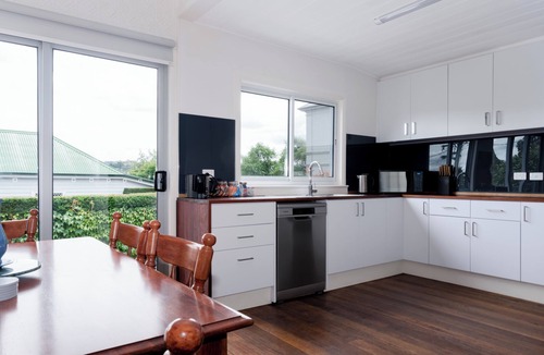 Launceston CBD House | The City Nook | Parking & Wifi