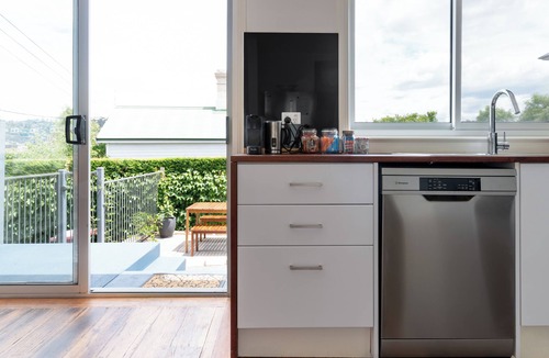 Launceston CBD House | The City Nook | Parking & Wifi