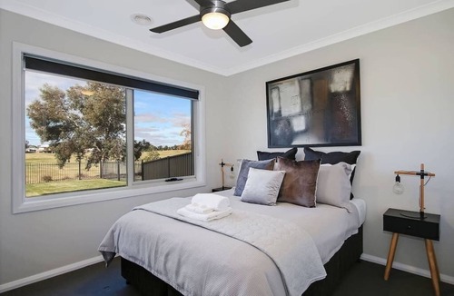 Yarrawonga House | The Clubhouse on Robinson, Black Bull Golf Course