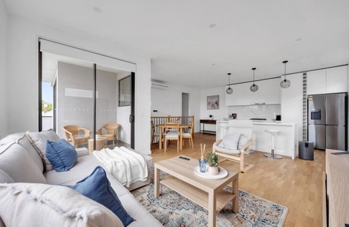 Essendon House | The Comfort Queen on Queen