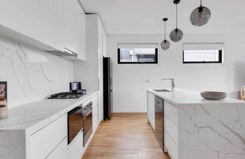 Essendon House | The Comfort Queen on Queen
