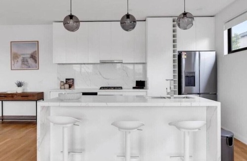 Essendon House | The Comfort Queen on Queen