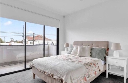 Essendon House | The Comfort Queen on Queen