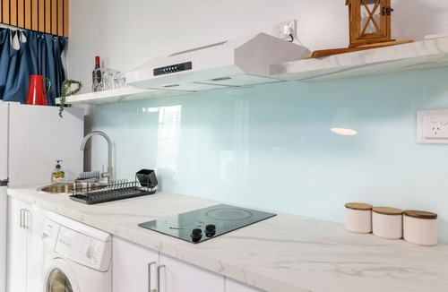 Darwin City Centre Apartment | The Complete Studio | King Bed | Kitchen Laundry