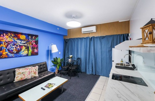 Darwin City Centre Apartment | The Complete Studio | King Bed | Kitchen Laundry
