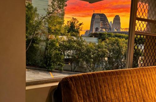Milsons Point Apartment | The cottage beside the harbor bridge