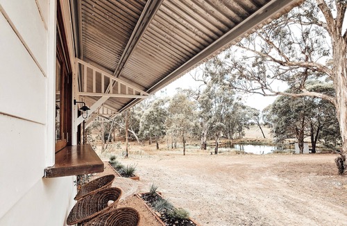 Kingsdale Cottage | The Cottage Kingsdale, Private bushstay, wildlife, dam views & fire pit Goulburn
