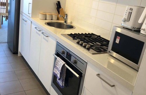 Adelaide Central Business District Apartment | The cozy 1BR Adelaide CBD Apt - Walkable - WiFi