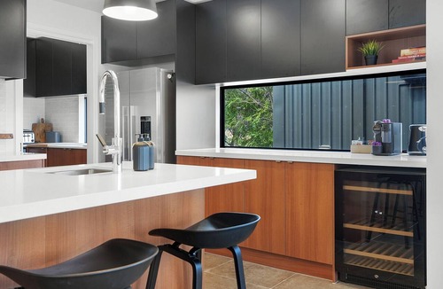 Maylands House | The Crescent | City Views | Jacuzzi | Luxe Home
