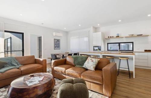 Jindabyne Apartment | The Crystal Palace 3, pet friendly 3 bedroom apartment